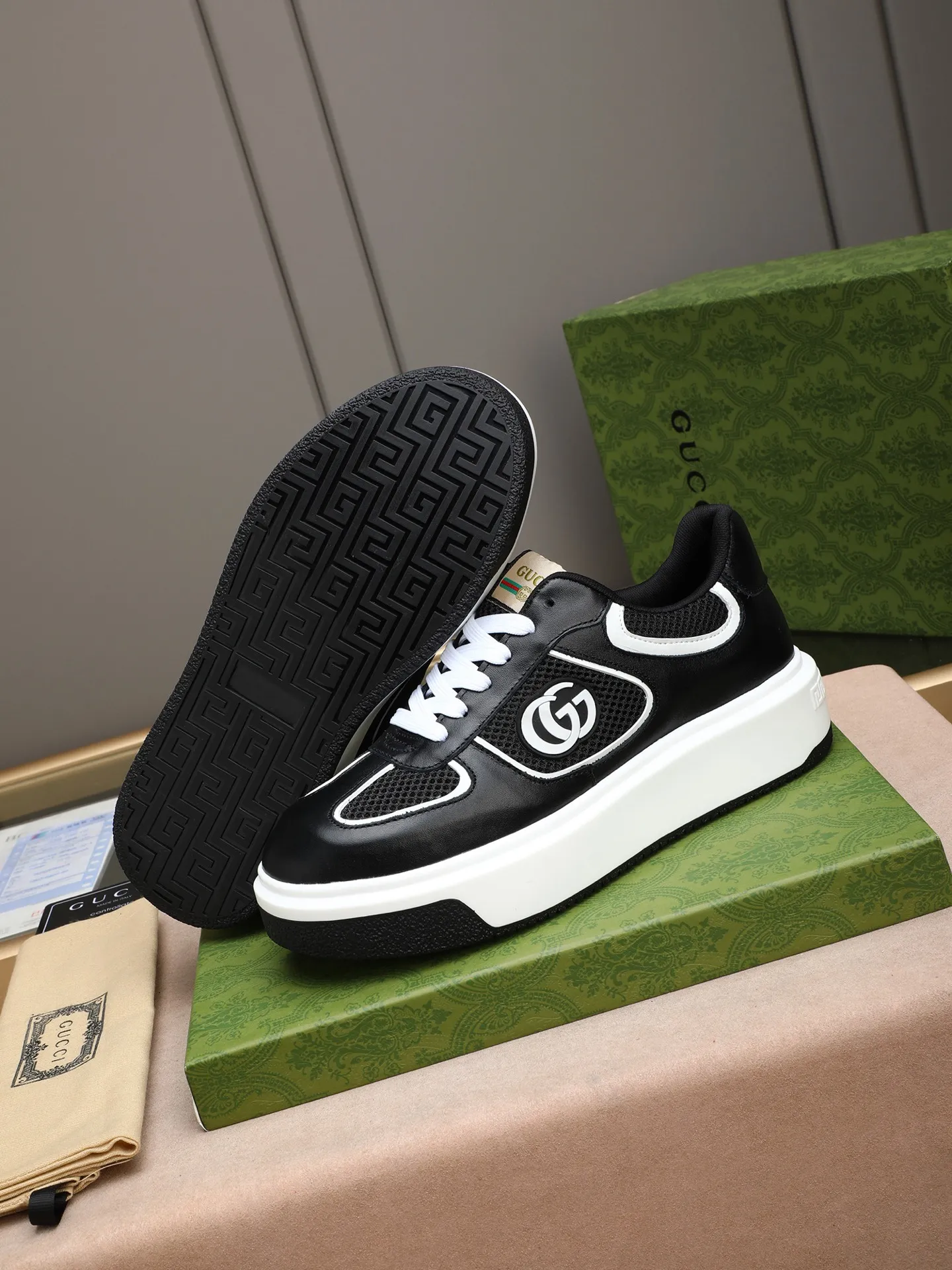Men's shoes 💰480 New men's shoes GUCCI Fashion trend Made of first-layer calfskin ➕ washed sheep lining! The foot feels super comfortable and the workmanship is impeccable. Foam ultra-light outsole, size: 38-44 (45 customized) 3 colors to choose from!